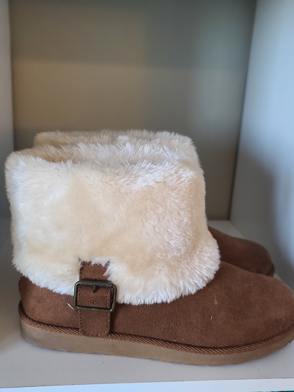 SO Brown Faux-Suede Boots with Cream Faux-Fur Cuff